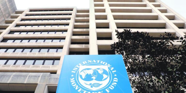 El FMI libera mil millones de dólares adicionales para Argentina tras aprobar segunda revisión del programa