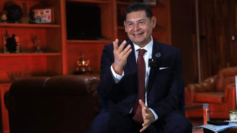 Gobernador Armenta presenta balance de 17 meses de su administración y destaca autocrítica