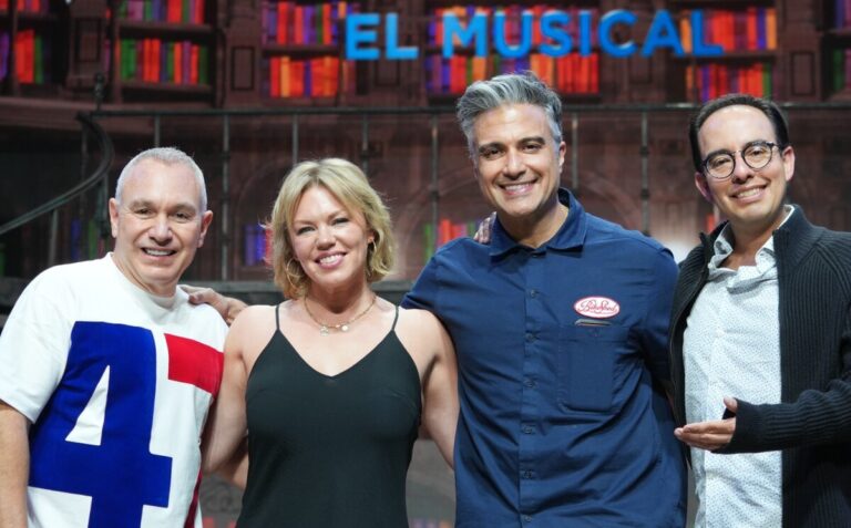 Actriz de Broadway Robyn Hurder comparte su experiencia con el elenco de Matilda en Ciudad de México