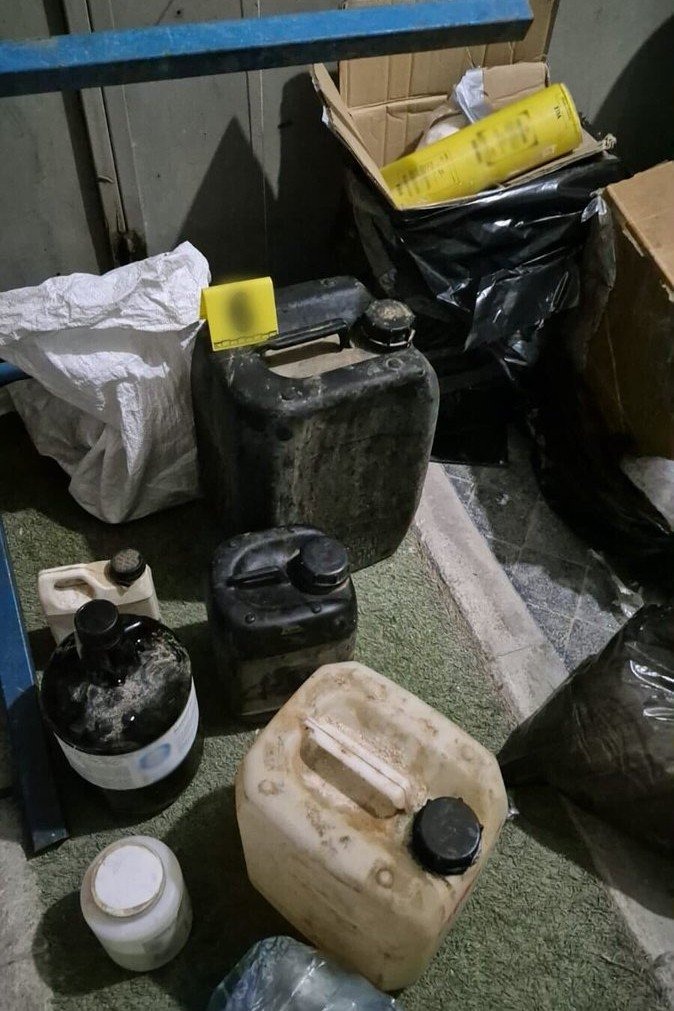 Autoridades aseguran presunto narcolaboratorio con una tonelada de drogas en Tlapacoya, Puebla Autoridades aseguran presunto narcolaboratorio con una tonelada de drogas en Tlapacoya, Puebla