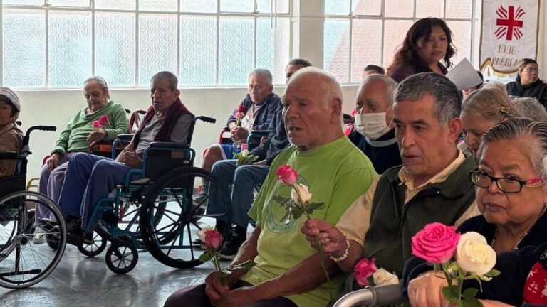 Cáritas Puebla celebra 45 años de labor social con campaña de apoyo a adultos mayores