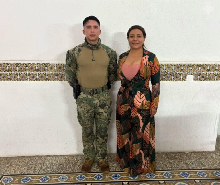 Alcaldesa de Acatlán desconoce destituciones aprobadas por el Cabildo y mantiene a funcionarios en sus cargos