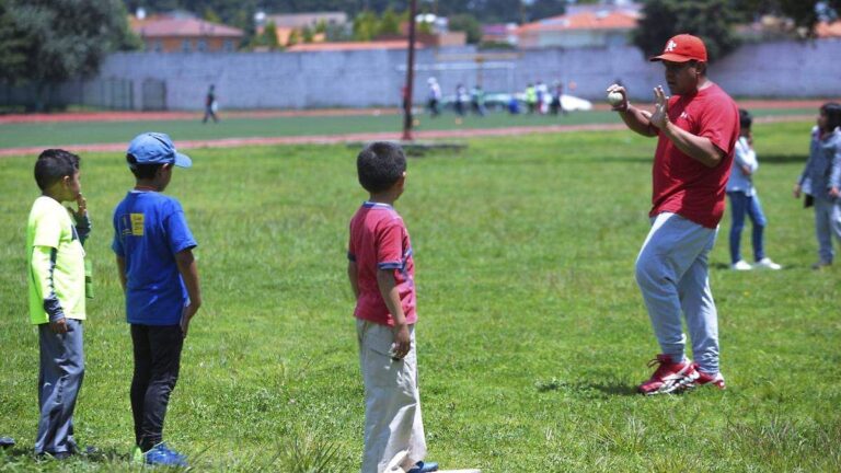BUAP abre inscripciones a cursos de verano con natación, baloncesto y fútbol para todo el público