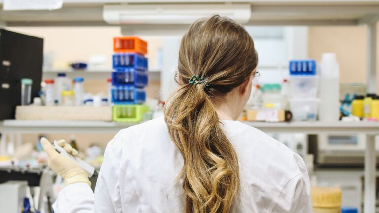 IFUAP de la BUAP reúne a academia, empresas y gobierno para fortalecer colaboración científica
