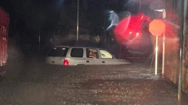 Ríos Xóchitl y Conchita se desbordan en Chiautla de Tapia y provocan inundaciones