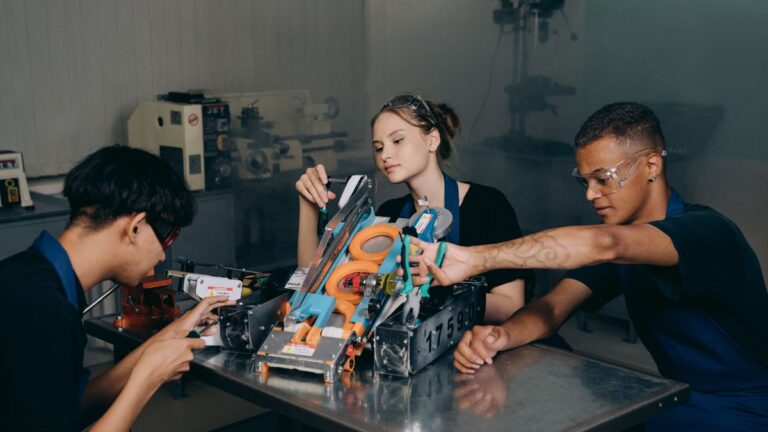 Estudiantes poblanos representarán a México en competencia de robótica en California