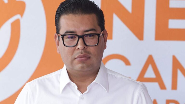 Revelan gasto de 113 mil pesos de Néstor Camarillo en misión a Bélgica antes de buscar alcaldía de Puebla