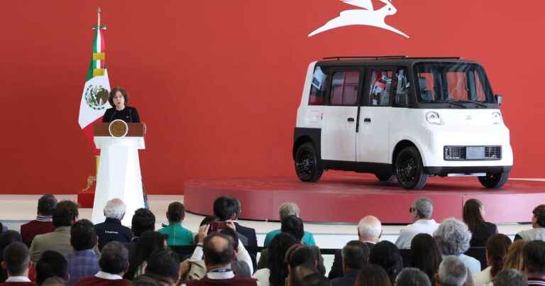 Gobierno de Puebla anuncia plan para integrar 8 mil vehículos eléctricos Olinia al transporte público