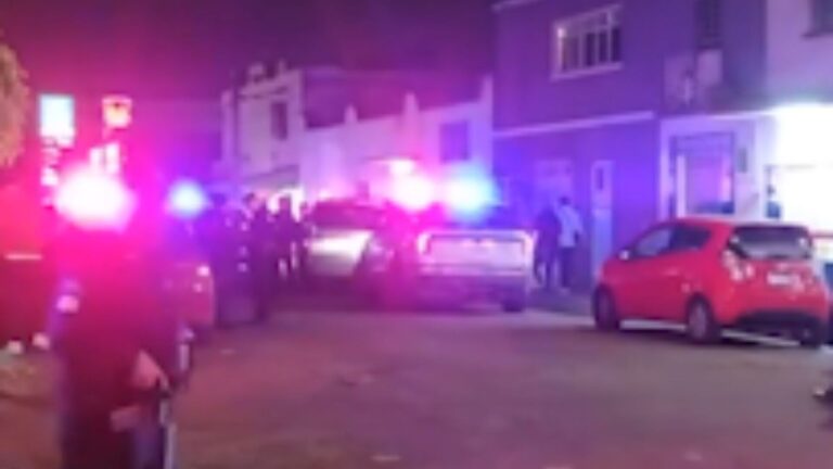 Persecución policial a camioneta provoca colisiones en calles de Puebla Persecución policial a camioneta provoca colisiones en calles de Puebla