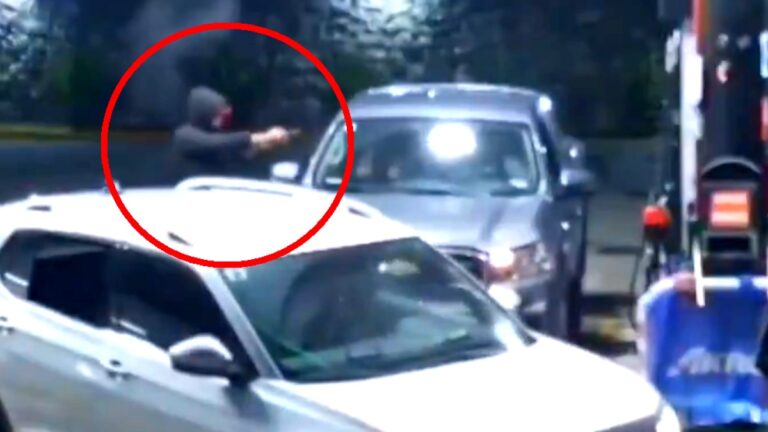 Captan en video dos robos de vehículos en gasolinera PEMEX de la colonia Clavijero en Puebla