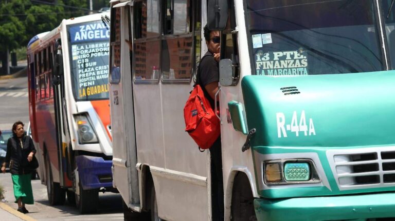 Placas de transporte público en Puebla: cómo identificar si un camión o combi está regularizado