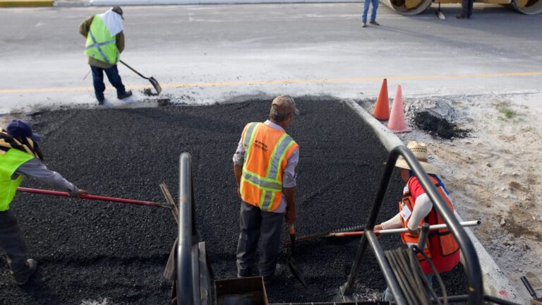 Sheinbaum reconoce al gobernador Armenta por adquisición de 13 trenes de pavimentación para Puebla