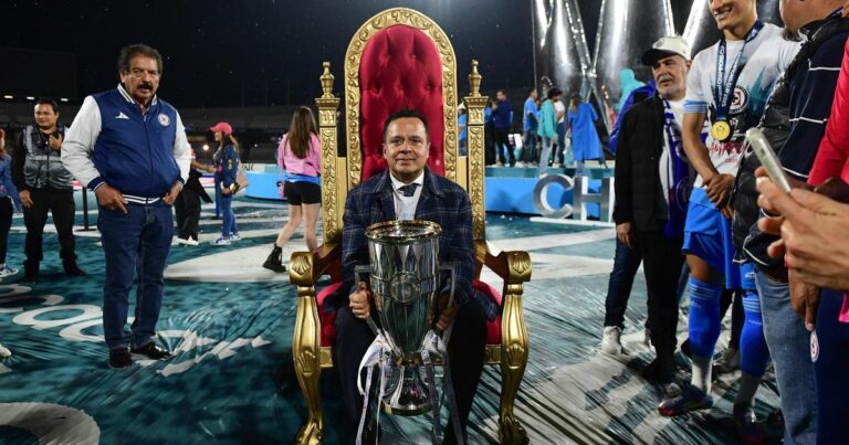 Víctor Velázquez continuará al frente de Cruz Azul tras reelección unánime por cinco años más