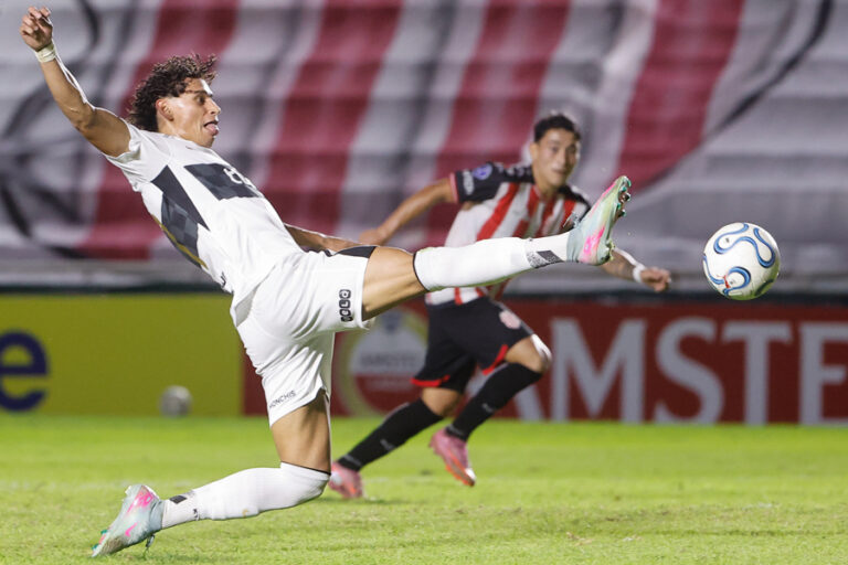 Pachuca anuncia a Adrián Alcaraz como refuerzo para el Apertura 2026