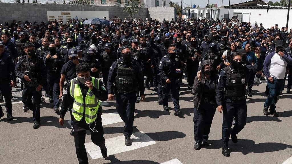 Policías estatales de Puebla realizando labores de vigilancia sin acceso a tecnología de mapeo delictivo