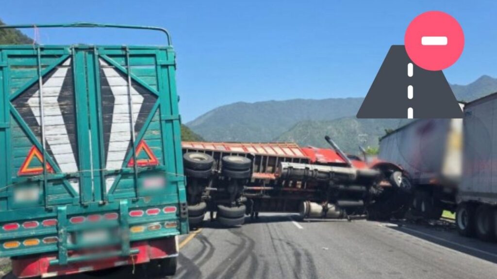 Cierre total en autopista Orizaba-Puebla tras volcadura de tráiler y choque múltiple a la altura de San Cristóbal, Huiloapan
