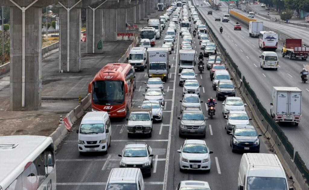 Transportistas liberan la circulación en la autopista México-Puebla tras acuerdo con autoridades de seguridad