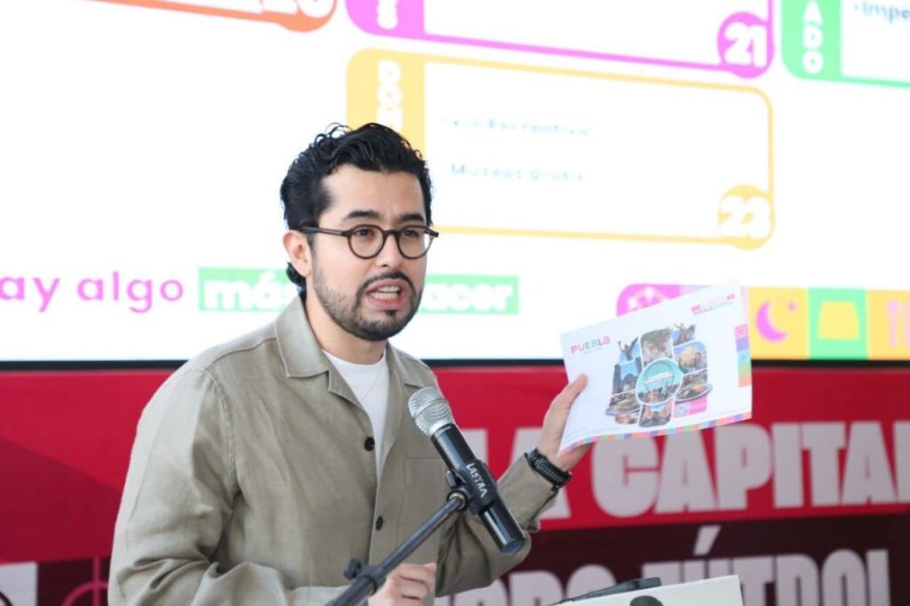 Centro histórico de Puebla durante grabación de producción audiovisual con equipo de filmación