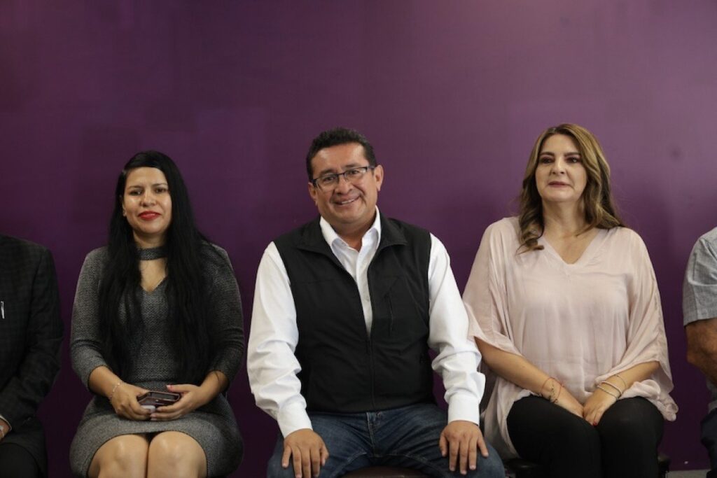 Emprendedoras poblanas reciben capacitación en comercio digital durante el evento Pink Power en el Congreso de Puebla