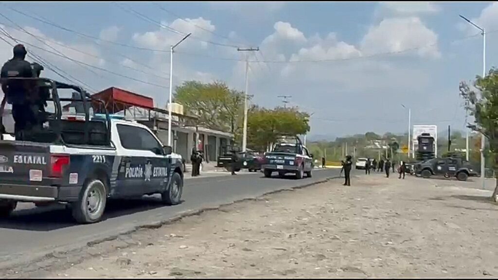 Mandos policiales de municipios de Puebla detenidos por presuntos vínculos con narcolaboratorios