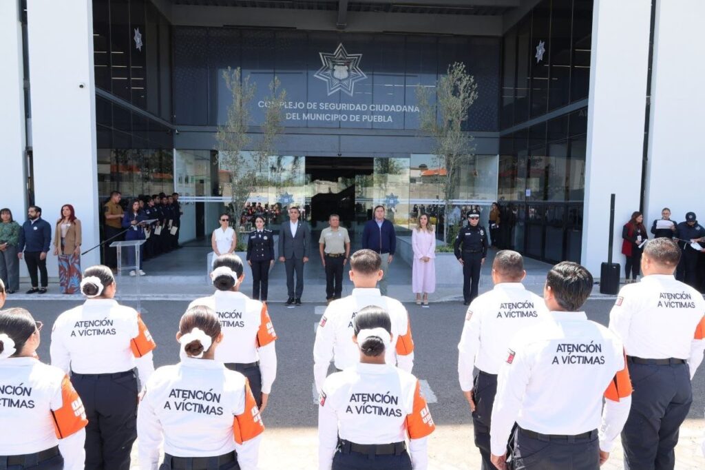 Toma de protesta de integrantes de la Unidad de Atención Inmediata a las Mujeres (UDAIM) en Puebla con el secretario de Seguridad Pública