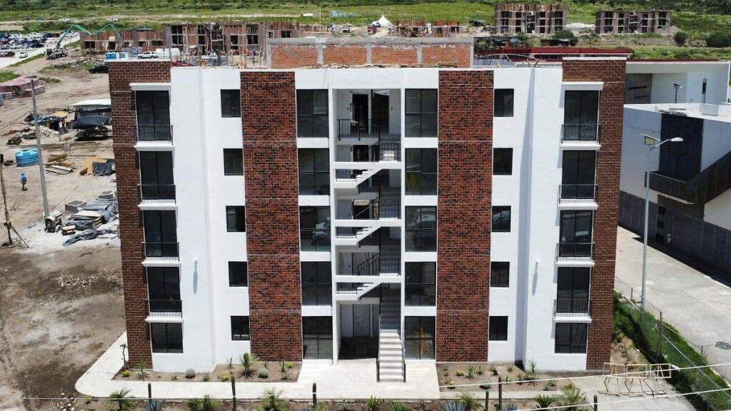 Módulo de registro de Conavi para el programa Vivienda para el Bienestar instalado en el auditorio municipal de San José Chiapa, Puebla
