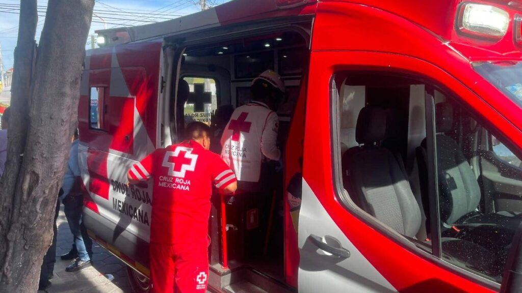 Ambulancia y socorristas de Cruz Roja Tehuacán preparados para atender emergencias durante el periodo vacacional de verano 2026