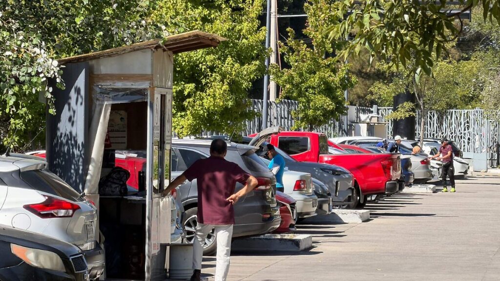 Visitantes del Parque Ecológico de Puebla denuncian robos de autopartes en estacionamientos
