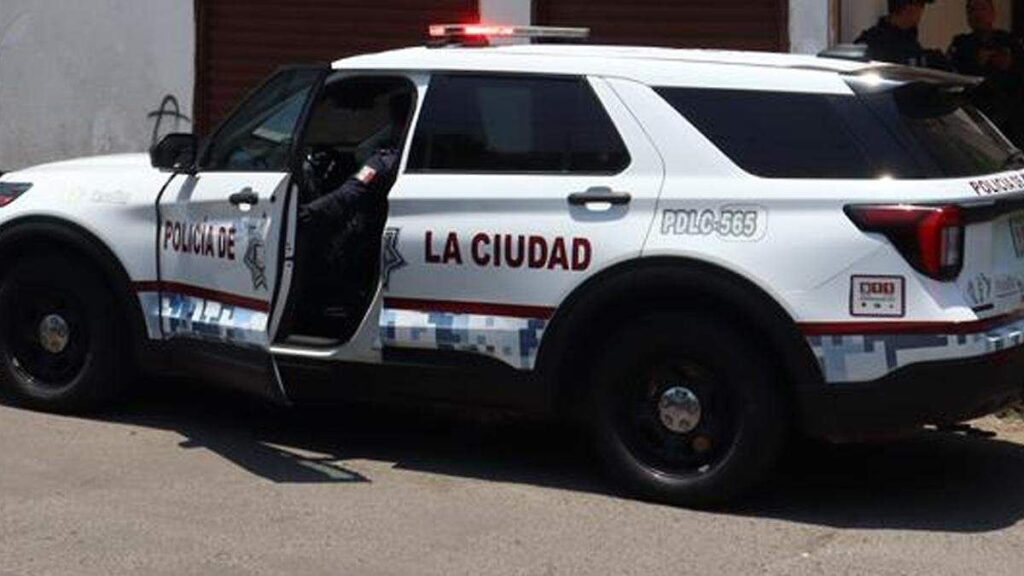 Operativo policial en el Centro Histórico de Puebla tras persecución vehicular que terminó con tres detenidos