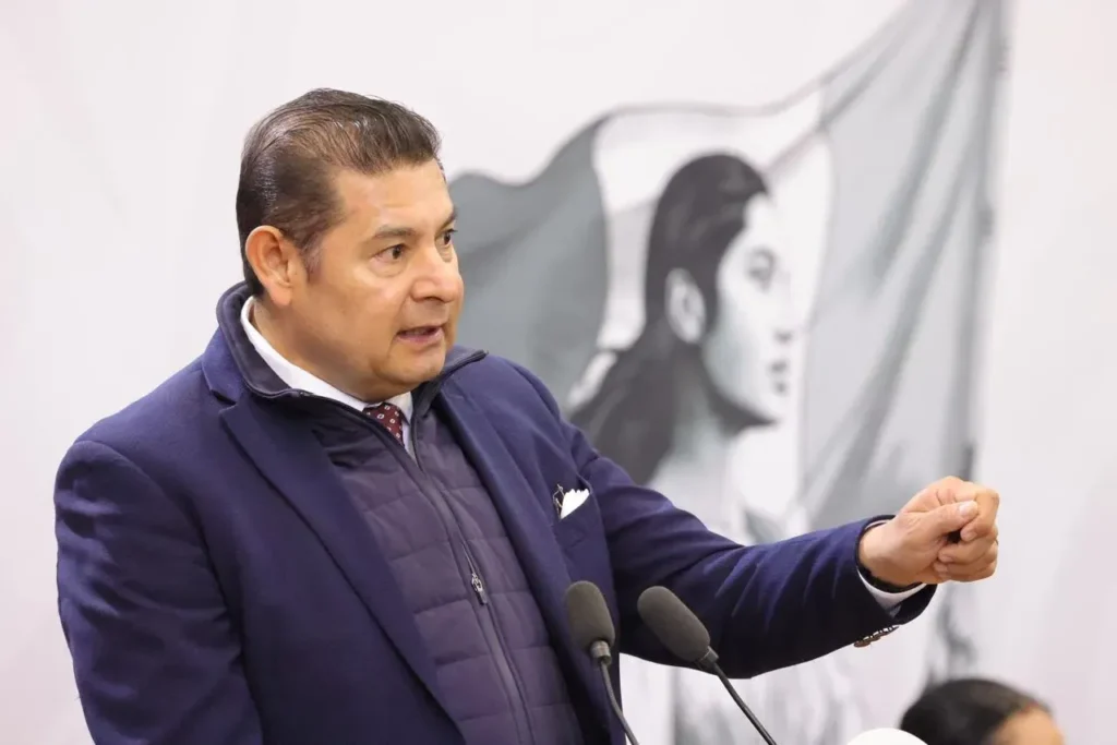 Gobernador Alejandro Armenta Mier en conferencia de prensa sobre investigación a opositores del Polo de Economía Circular en Puebla