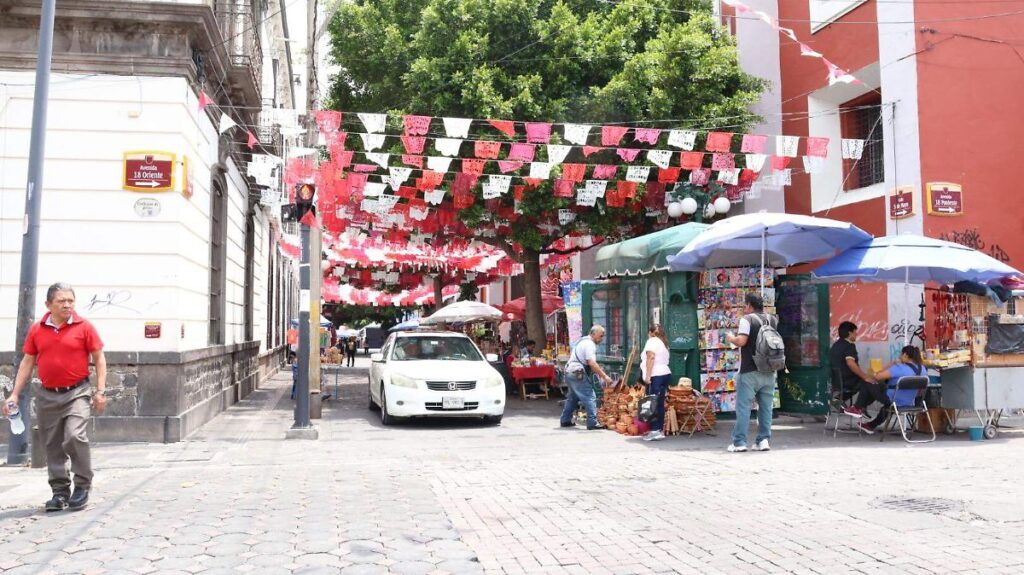Comerciantes de la zona del Señor de las Maravillas en Puebla reportan caída en ventas por inseguridad