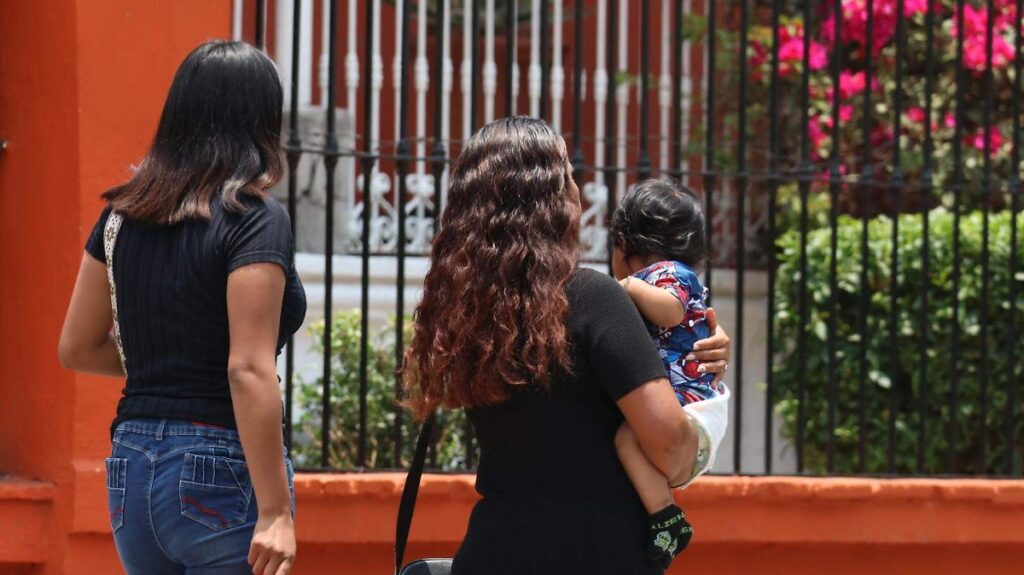 Mujeres estudiantes en Puebla enfrentan barreras para desarrollarse profesionalmente pese a su preparación académica