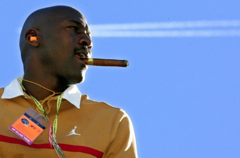 Michael Jordan es captado vacacionando en la isla de Capri junto a su esposa Yvette Prieto