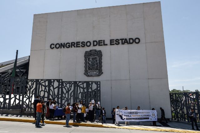Ciudadanos proyectan videomapping en el Congreso de Puebla en rechazo a legislación sobre infancias trans Ciudadanos proyectan videomapping en el Congreso de Puebla en rechazo a legislación sobre infancias trans