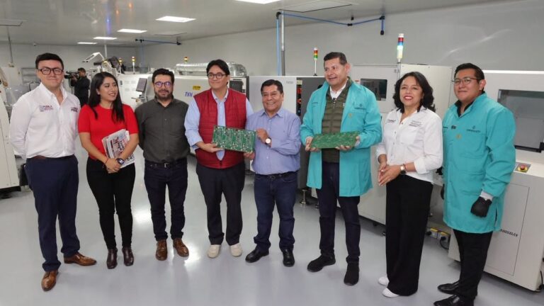 Alejandro Armenta recorre Yankuilotl, la empresa pública que posiciona a Puebla como referente tecnológico en México
