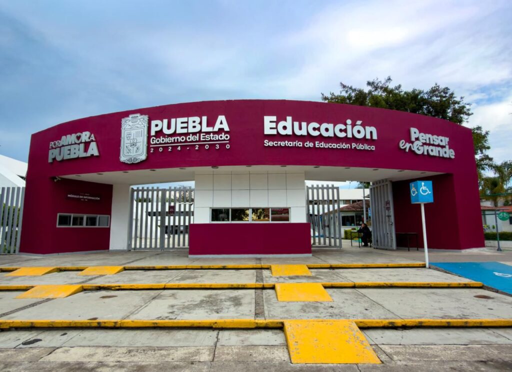 Normal Rural Carmen Serdán: SEP Puebla pacta semana cultural y condiciones dignas Reunión entre autoridades de la SEP Puebla y el Consejo Estudiantil de la Escuela Normal Rural Carmen Serdán en Teteles de Ávila Castillo