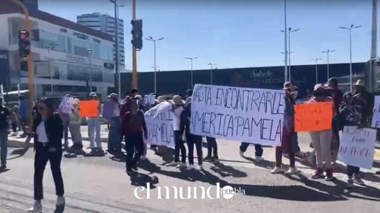 Bloquean Vía Atlixcáyotl y caseta Atlixco por joven desaparecida