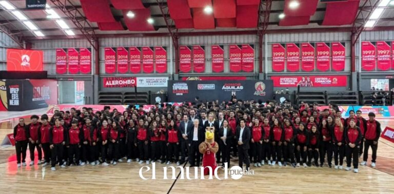 Atletas de UPAEP en la presentación de equipos representativos 2026-2027