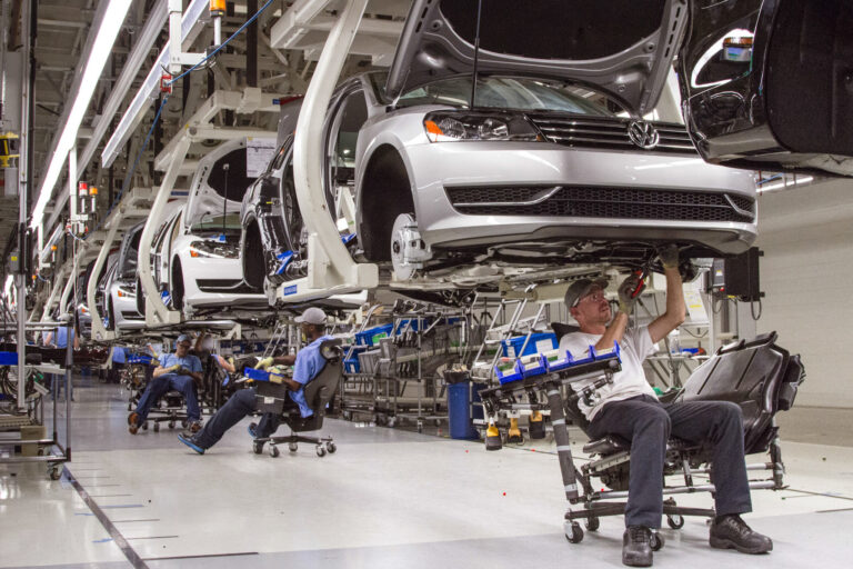 - Planta Volkswagen de Puebla en Cuautlancingo, donde la negociación salarial mantiene en riesgo el proyecto Golf previsto para 2027.