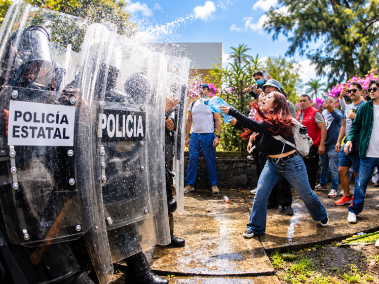 Personas durante las protestas por la calidad del agua en Guadalajara