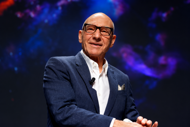 Patrick Stewart, actor británico conocido por interpretar al capitán Jean-Luc Picard en Star Trek y al Profesor X en X-Men.