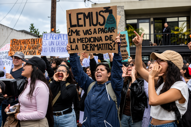 Protesta por la calidad del agua en Guadalajara durante la cual se denunciaron presuntos abusos policiales.