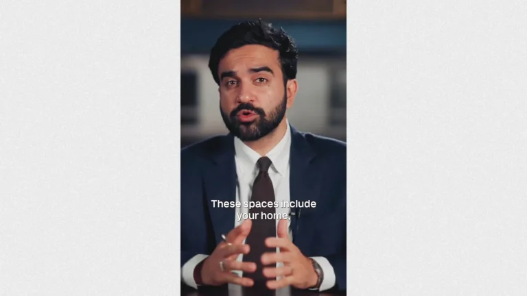 Zohran Mamdani, alcalde de Nueva York, en un video en español donde explica los derechos de los inmigrantes ante agentes de ICE