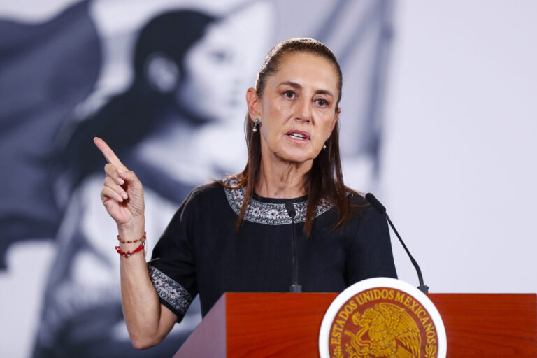 La presidenta de México, Claudia Sheinbaum, habla en una rueda de prensa este miércoles, en el Palacio Nacional, en Ciudad de México
