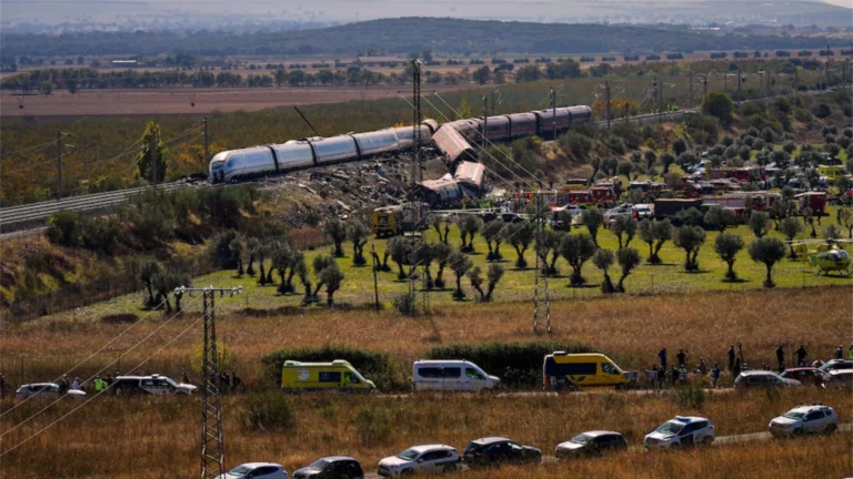 Latinoamérica expresa solidaridad con España tras el accidente ferroviario en Toledo Choque de trenes en toledo
