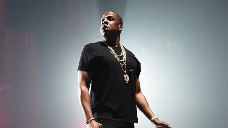Jay-Z encabezará el medio tiempo del Super Bowl 2027: de productor a protagonista Jay-Z, rapero y fundador de Roc Nation, encabezará el espectáculo de medio tiempo del Super Bowl LXI en 2027.